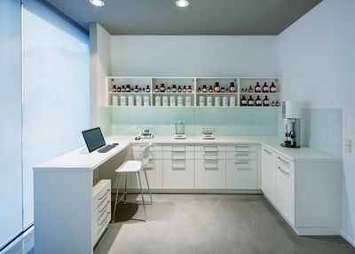 Rollo-Systeme, SG 4960, Alutex, Room shot "Apotheke Zweydinger", Berlin, Germany