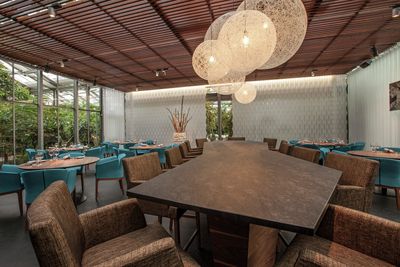 Vertikal-Lamellen, SG 2950, Multi Visio, Room shot "Oona the Restaurant", Frutigen, Switzerland, Vertical Waves