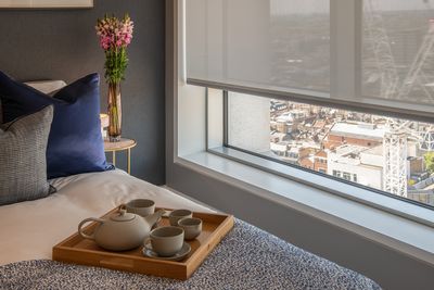 Rollo-Systeme, SG 4960, Multiscreen 1-10%, Centre Point, London, United Kingdom