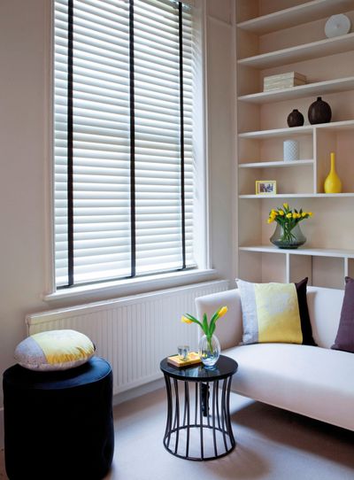 Horizontal-Jalousien, SG 8960, Wood slats, 50mm Soft White, Black tape