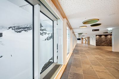 Rollo-Systeme, SG 4970, Aluscreen Futura 3%, Room shot "Glacier Restaurant Jungfraujoch", Switzerland