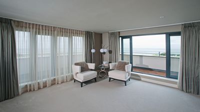 Vorhang-Systeme, SG 5600, Customer Fabrics, Room shot "Rawsons Retreat", Kent, United Kingdom