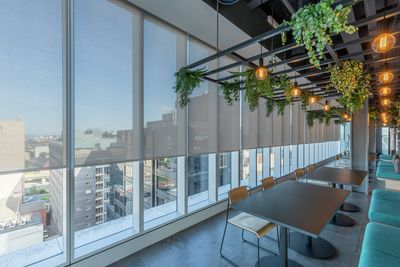 Rollo-Systeme, SG 4910, Versascreen 1-10%, Virgin Money, Glasgow, Scotland, United Kingdom